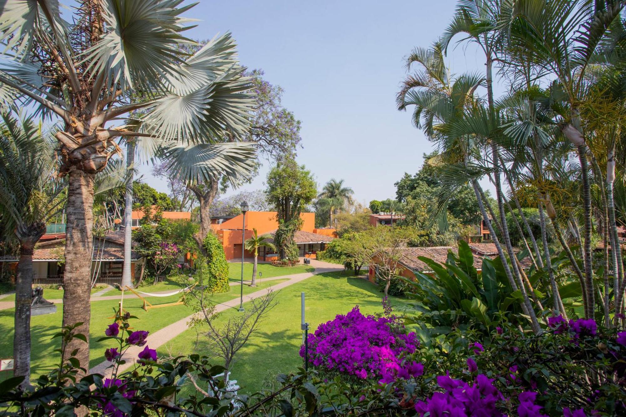 Hosteria Las Quintas Hotel&Spa Cuernavaca Exterior foto View of the campus