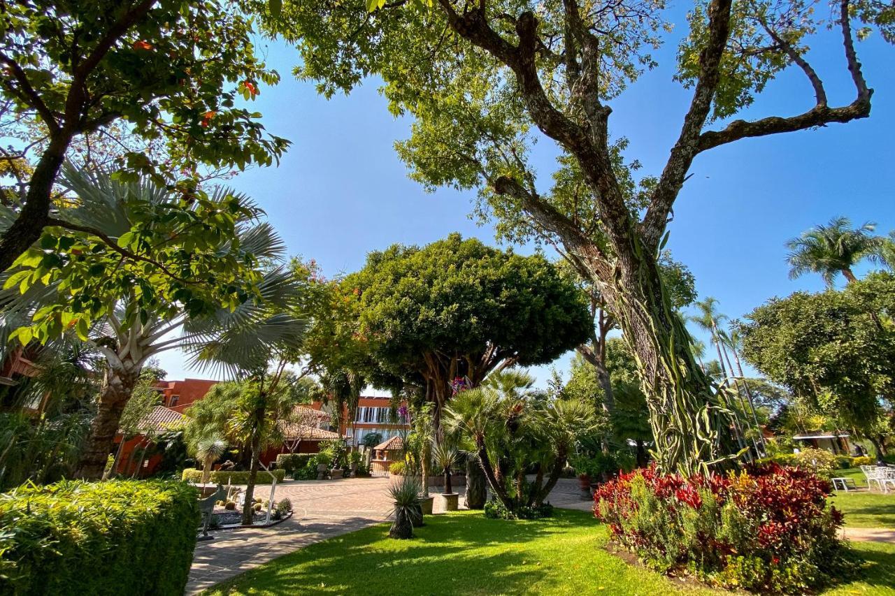 Hosteria Las Quintas Hotel&Spa Cuernavaca Exterior foto The gardens of the hotel